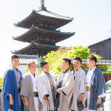 Good friends like a family under the Yasaka pagoda in Kyoto