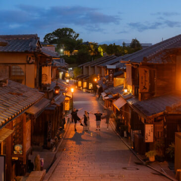 “Falling More in Love with Early Morning Shoots at Ninenzaka”